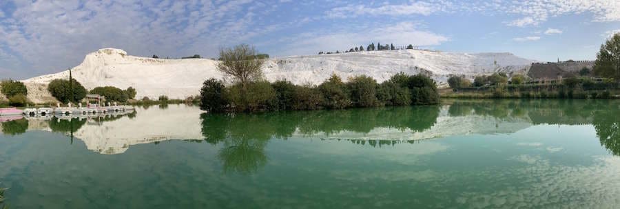 Las terrazas blancas de travertino de Pamukkale